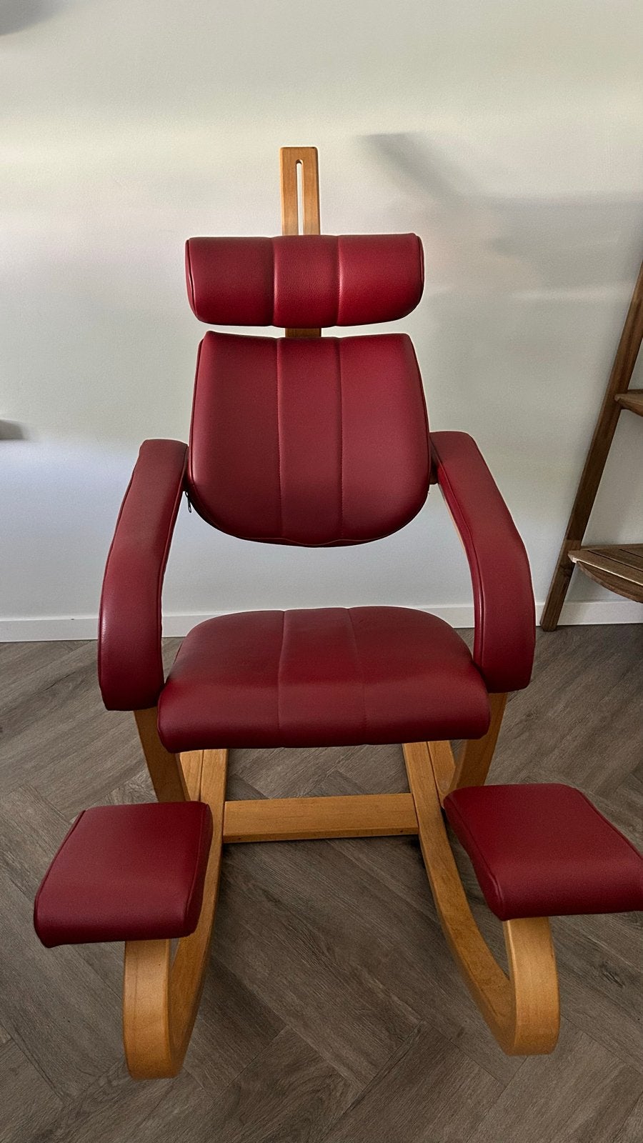 Stokke (Varier) Duo Balans Rood Leer, Houten Frame, Huis en Inrichting, Stoelen, Ophalen, Zo goed als nieuw, Eén, Leer