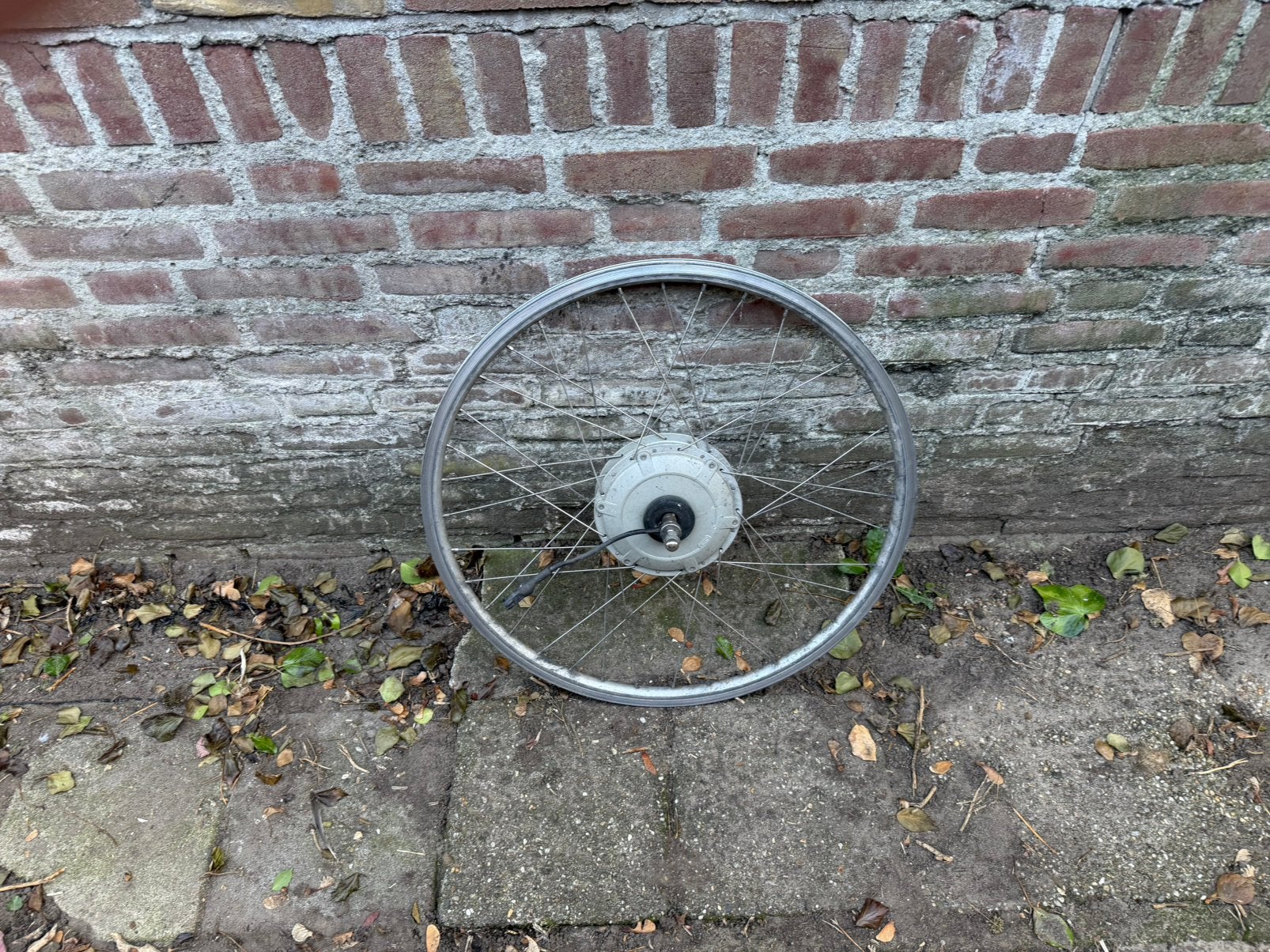 Achterwiel met motor ! 28 inch, Ophalen, Zo goed als nieuw, Motor