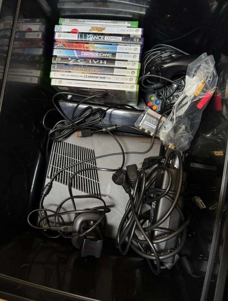 Xbox 360 met Kinect, games en draadloze controllers, Ophalen, Met 2 controllers, Zo goed als nieuw, Met games