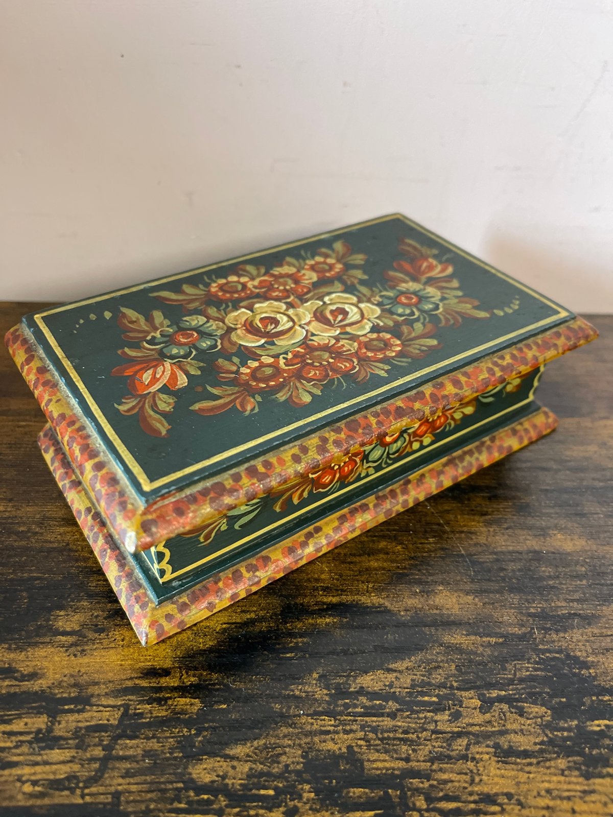 Antieke handgeschilderde houten doos met bloemmotief, Ophalen of Verzenden