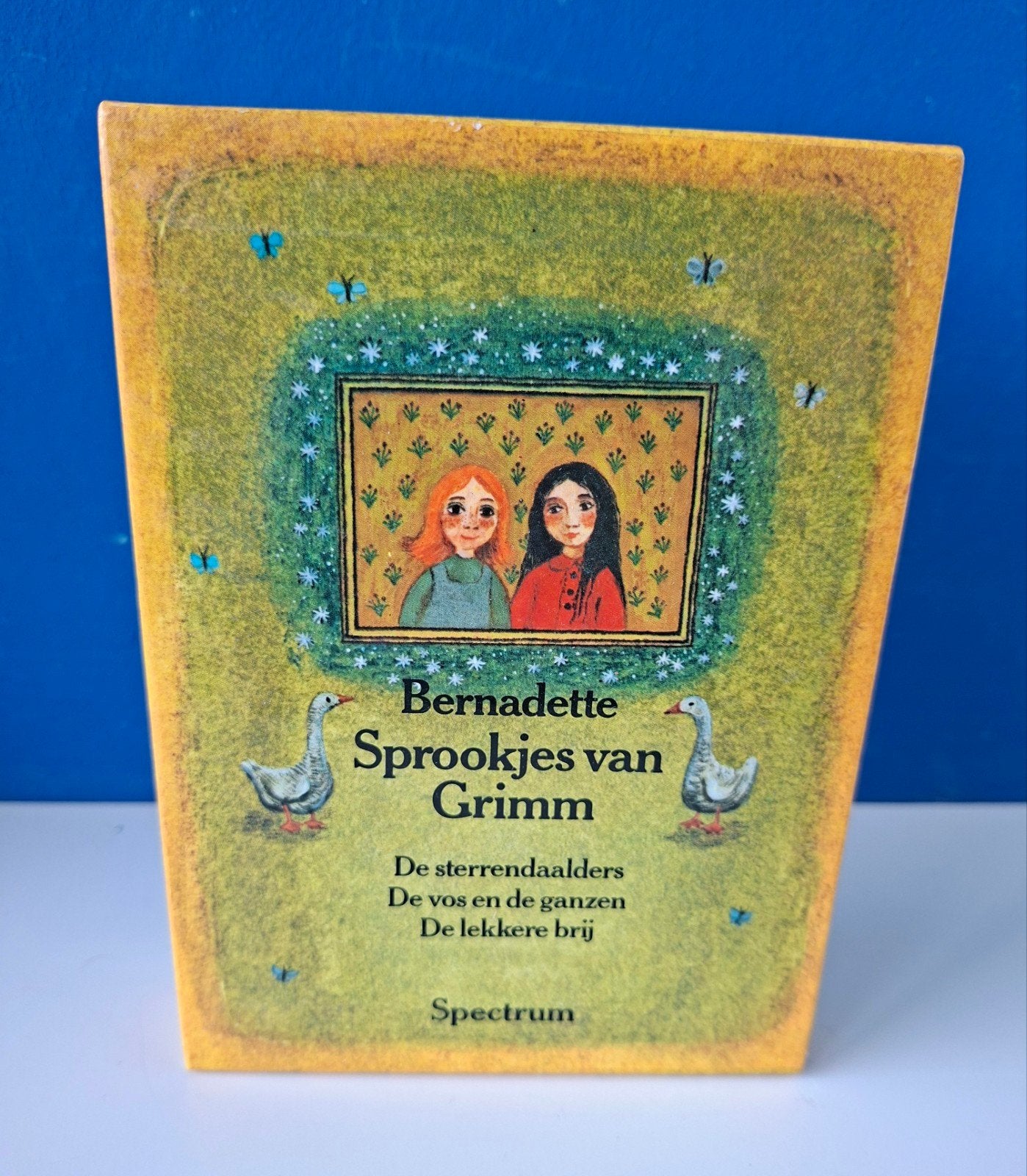3 miniboekjes in cassette/Sprookjes van Grimm/Bernadette, Ophalen of Verzenden, Zo goed als nieuw