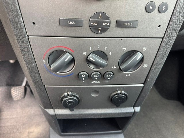 Opel Meriva 1.6-16V Essentia, '06, airco, cruise, trekhaak,, Voorwielaandrijving, Gebruikt, Zwart, 4 cilinders
