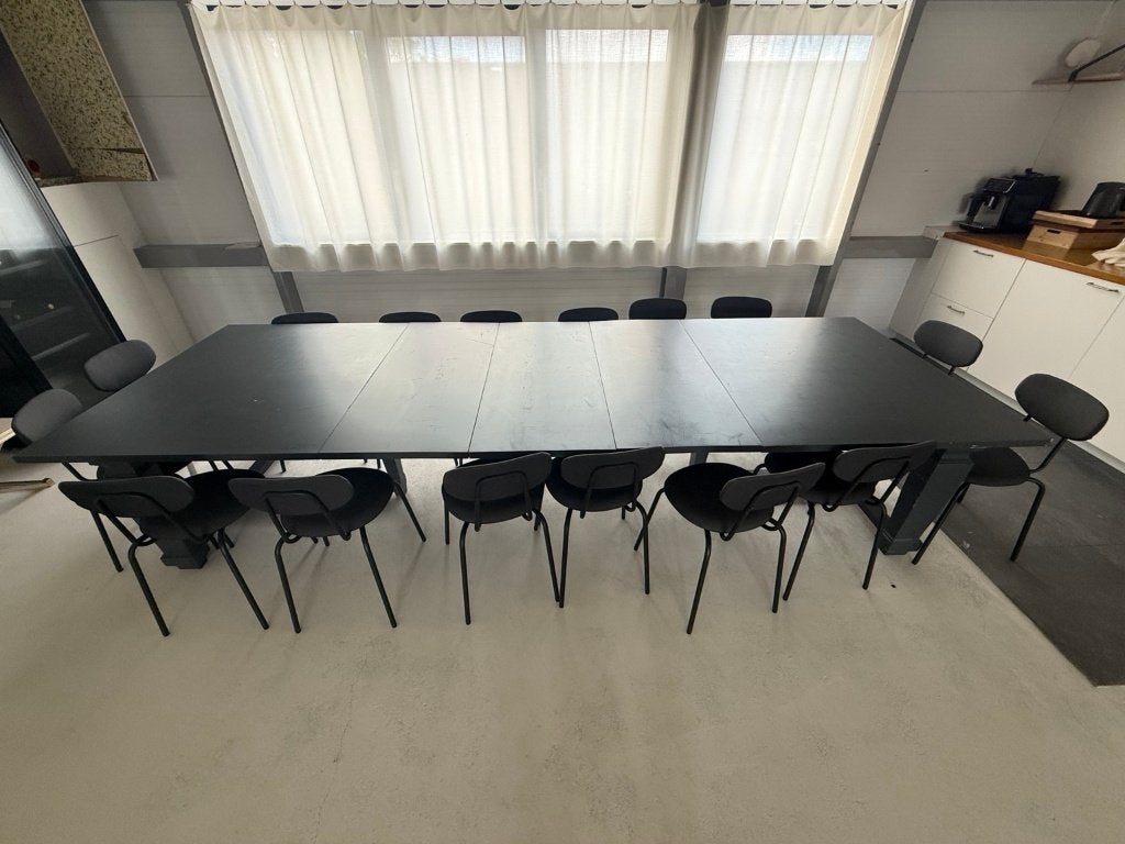 Grote verstelbare zwarte eettafel – tot 350 x 120 cm, Ophalen, 100 tot 150 cm, 200 cm of meer, Zo goed als nieuw