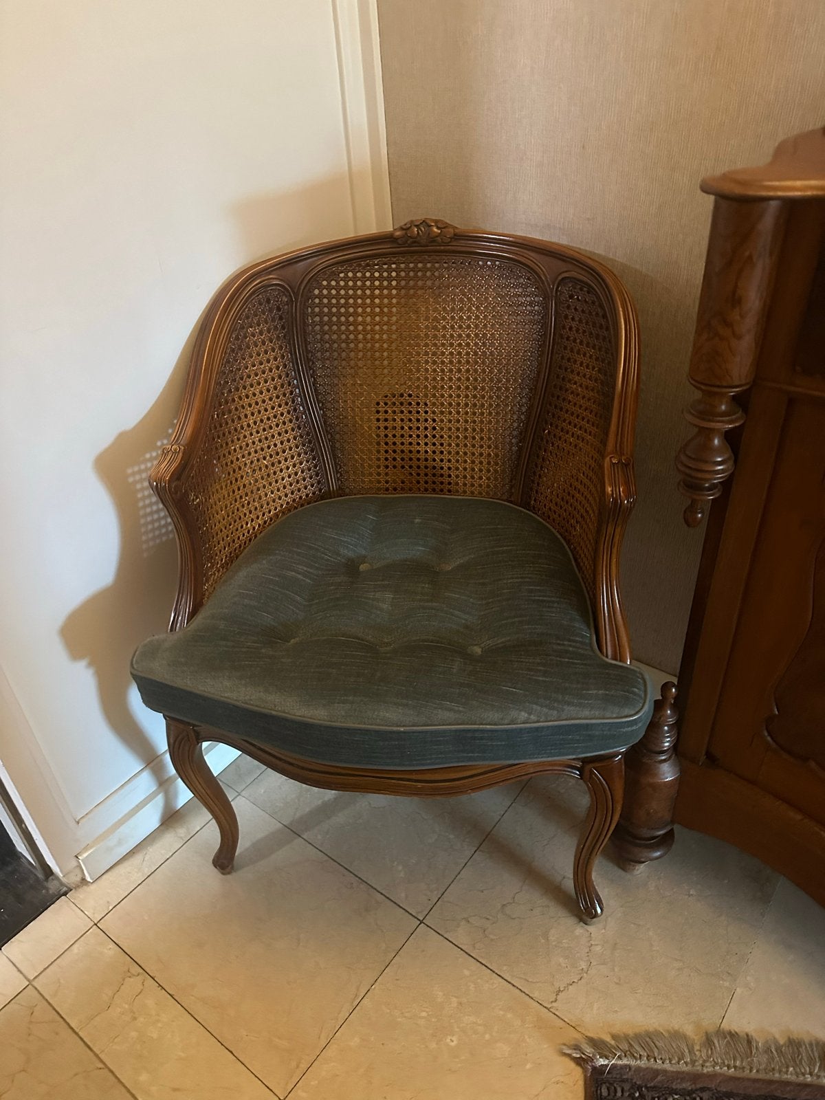 Antieke Giorgetti stoel met houten frame en kussen, Ophalen
