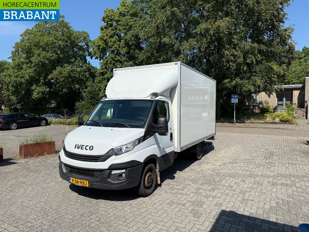 Iveco Daily 35S14 Bakwagen + laadklep 146.900 km Bj. 2018, Auto's, Bestelauto's, Zwart, Iveco, 2525 kg, Wit