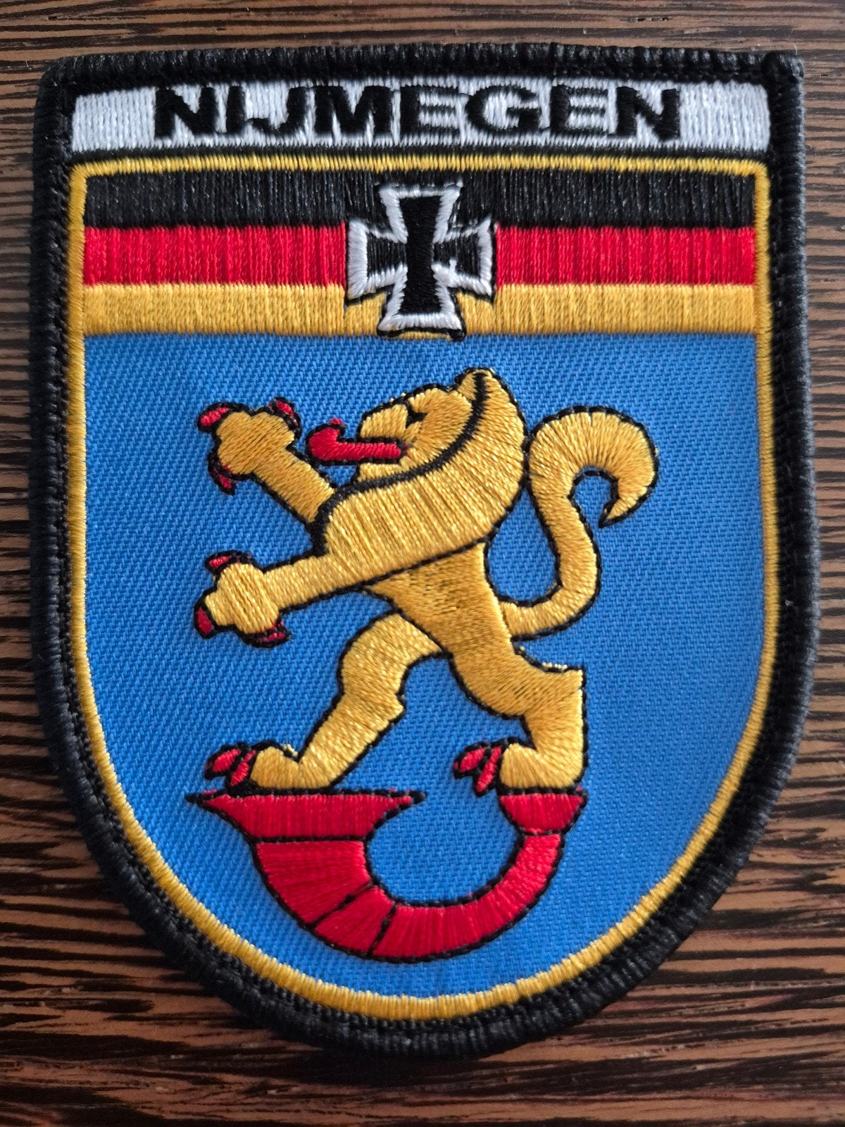 originele Bundeswehr patch Nijmeegse 4daagse vierdaagse, Verzamelen, Militaria | Algemeen, Verzenden, Luchtmacht, Nederland, Embleem of Badge