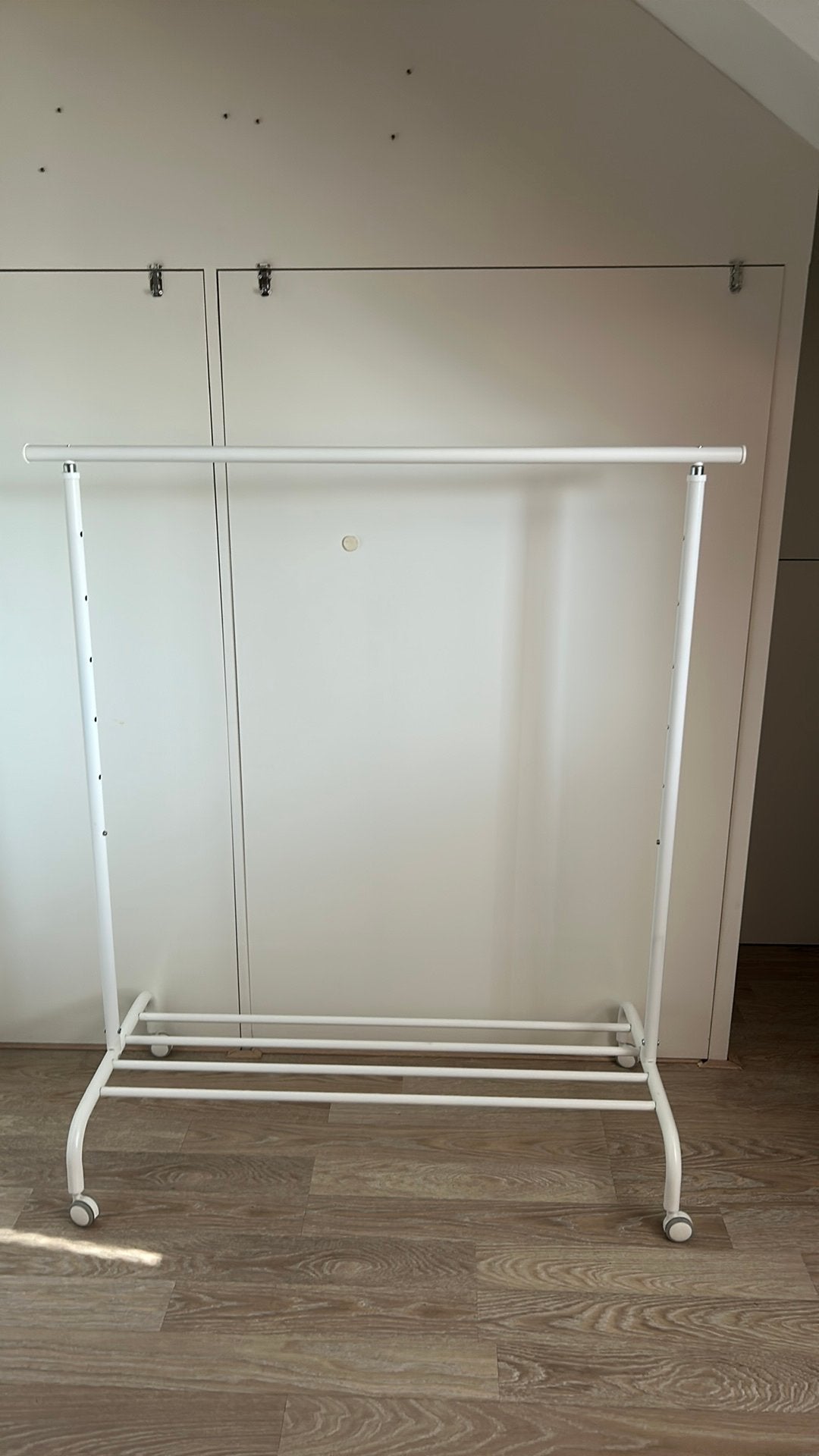 Ikea Riga kledingrek wit, Kleding | Dames, Kledingrekken, Ophalen, Zo goed als nieuw