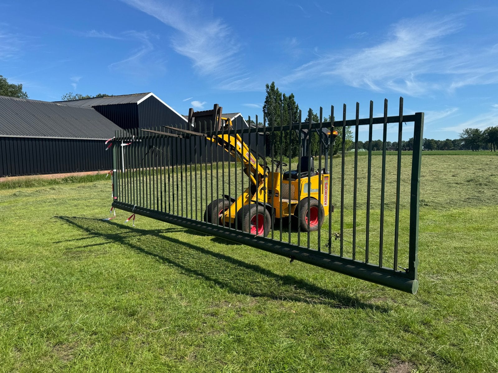 Schuifhek / Schuifpoort - Compleet met Rollen en Rails, Tuin en Terras, Tuinhekken en Hekwerk, Ophalen, Met poort, Gebruikt, Spijlenhekwerk