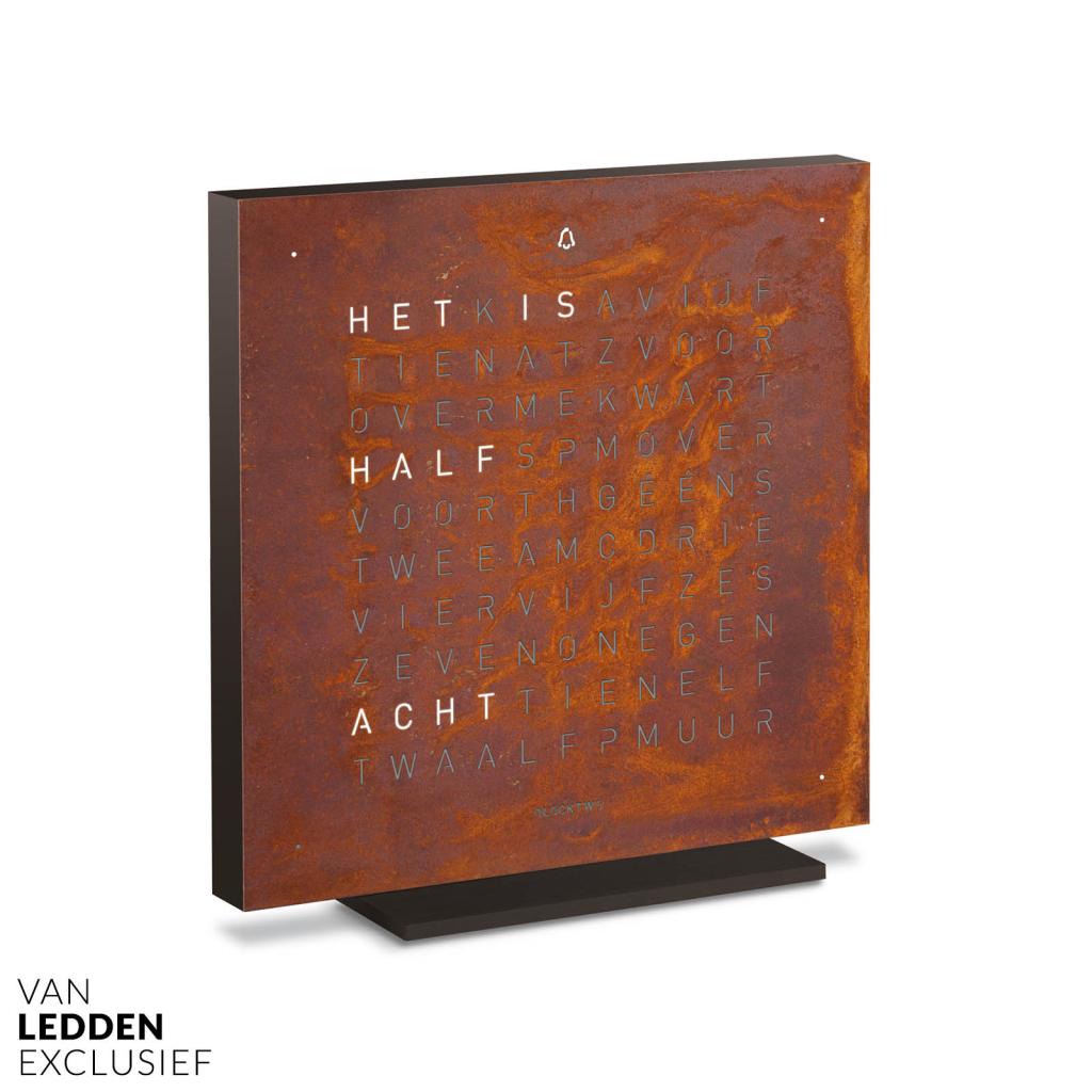 Qlocktwo Earth 13.5 Creator’s Edition Rust Woordklok Roest, Huis en Inrichting, Woonaccessoires | Klokken, Wekker of Tafelklok