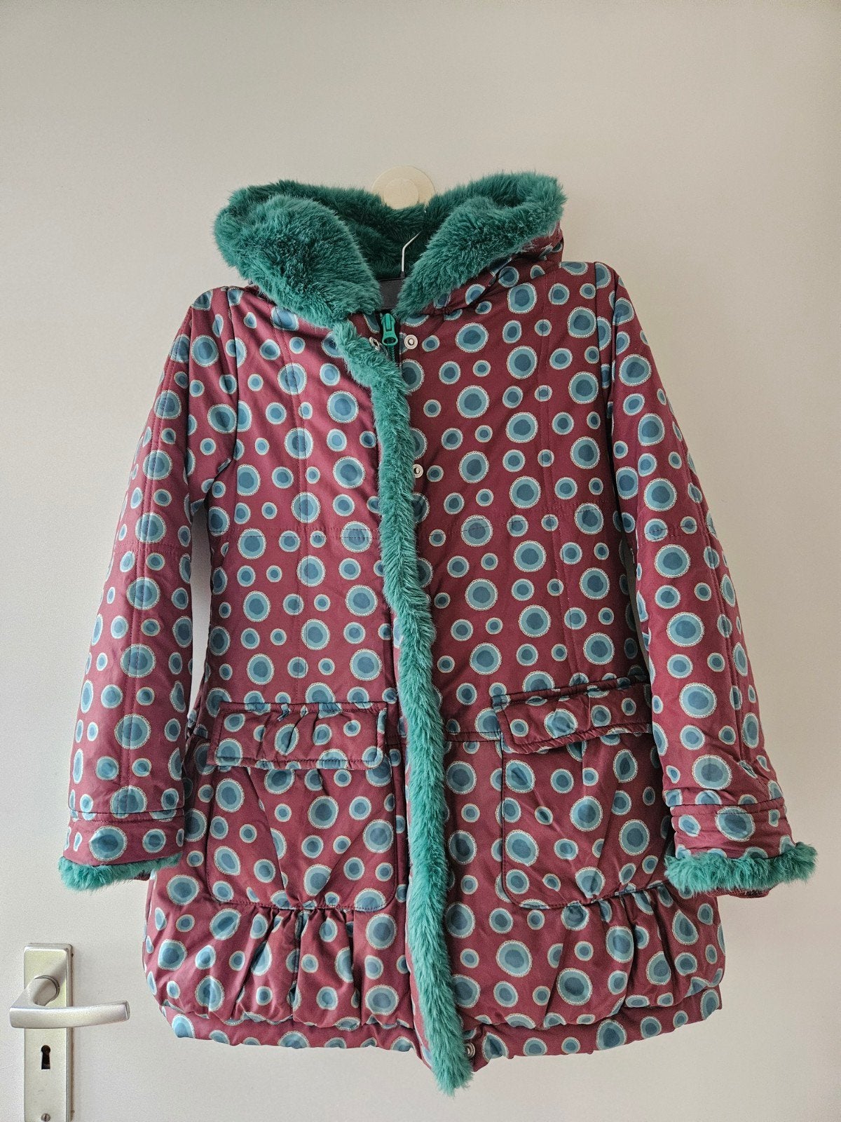 Oilily winterjas maat 128 met vrolijke stippen en bont, Gebruikt, Meisje, Oilily, Ophalen of Verzenden