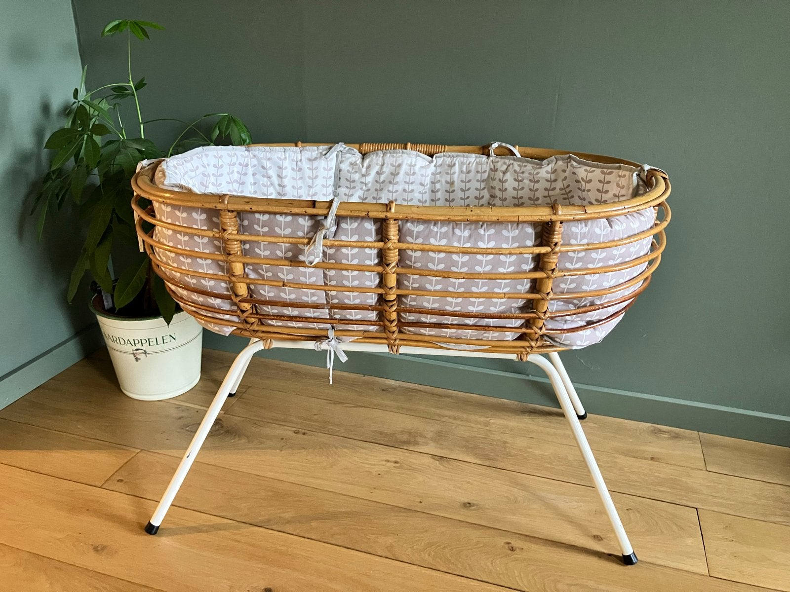 Rotan Wiegje met Matras en Bekleding, Ophalen, Zo goed als nieuw, Wieg