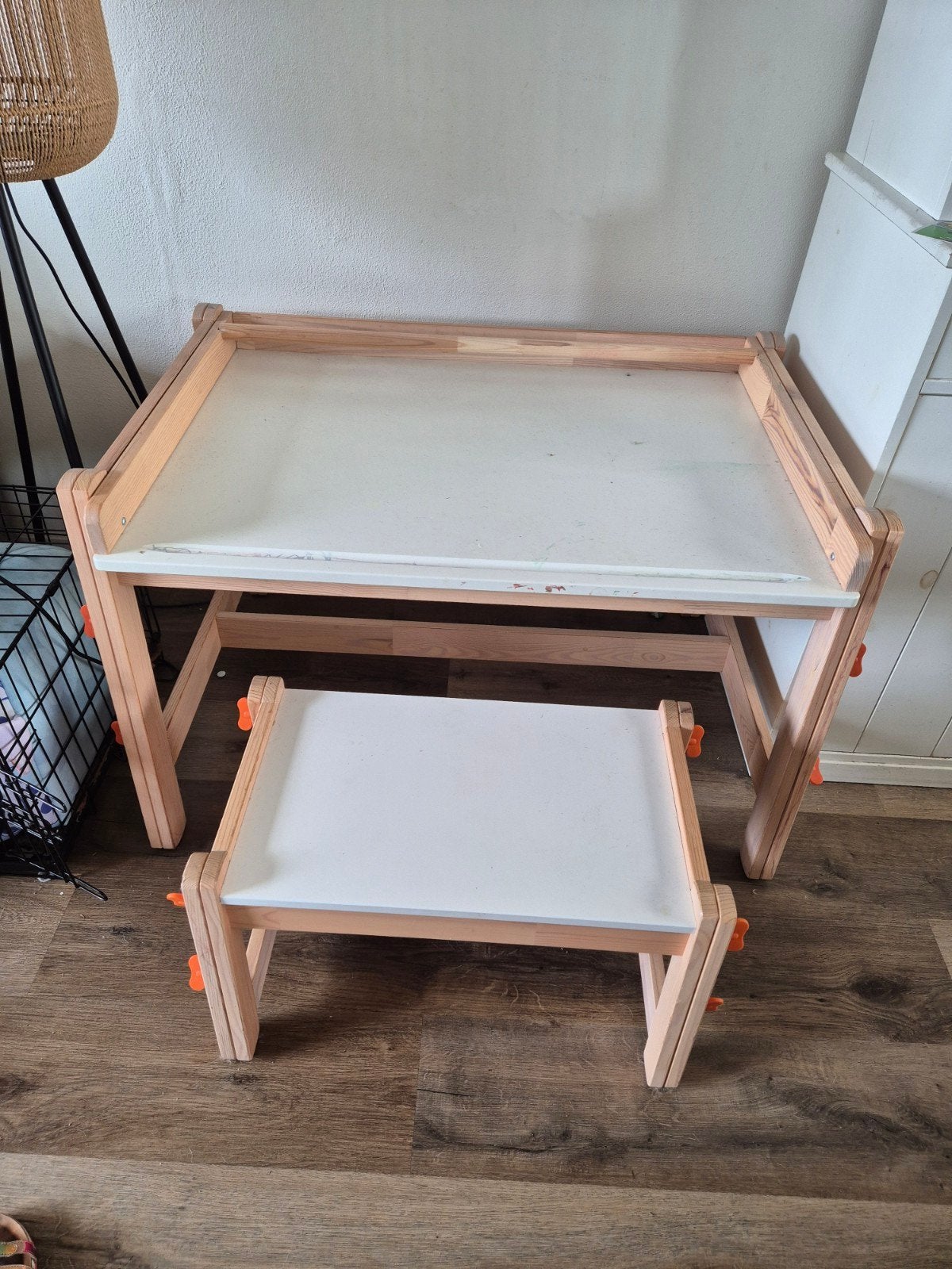 Kinderbureau met bankje van IKEA - verstelbaar, Kinderen en Baby's, Kinderkamer | Tafels en Stoelen, Ophalen of Verzenden, Gebruikt