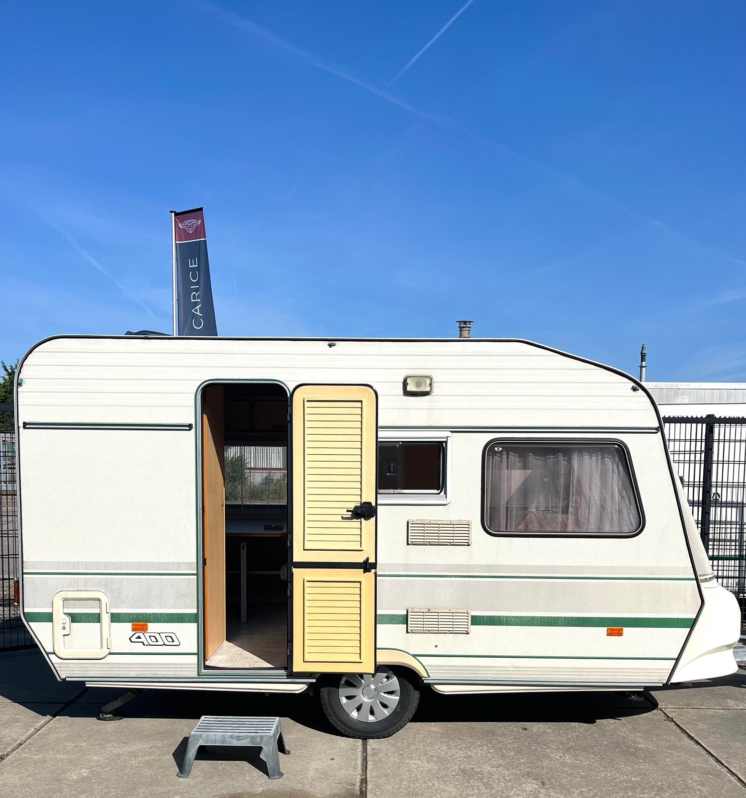 Caravan Chateau 380 la Car Trophee, Caravans en Kamperen, Chateau, Koelkast, Treinzit, Particulier