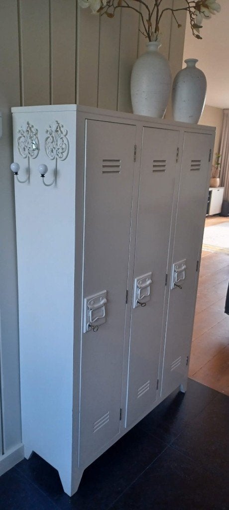 Unieke witte houten locker kast met 3 deuren, Huis en Inrichting, Ophalen, Gebruikt, Industrieel, Modern, Locker