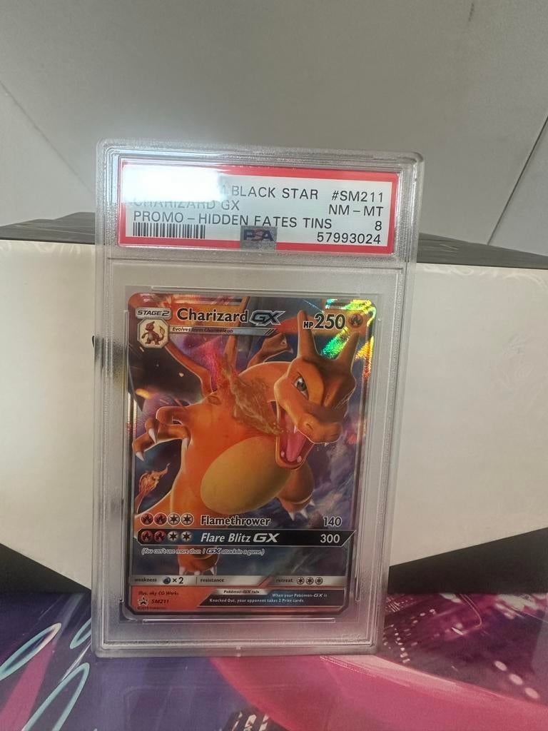PSA 8 Charizard GX Promo Hidden Fates Tins, Hobby en Vrije tijd, Verzamelkaartspellen | Pokémon, Ophalen of Verzenden, Nieuw, Losse kaart