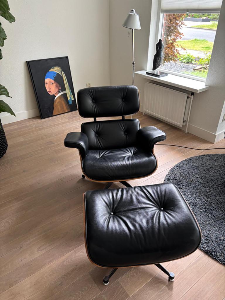 Eames lounche chair, niet van echt te onderscheiden, Ophalen of Verzenden, Zo goed als nieuw