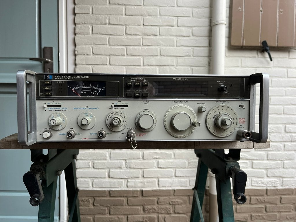 HP8640B RF signaalgenerator, Ophalen, Zo goed als nieuw, Elektriciteit
