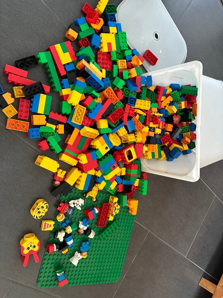 Hele bak met lego duplo met grondplaat met bak, Ophalen of Verzenden, Zo goed als nieuw, Duplo