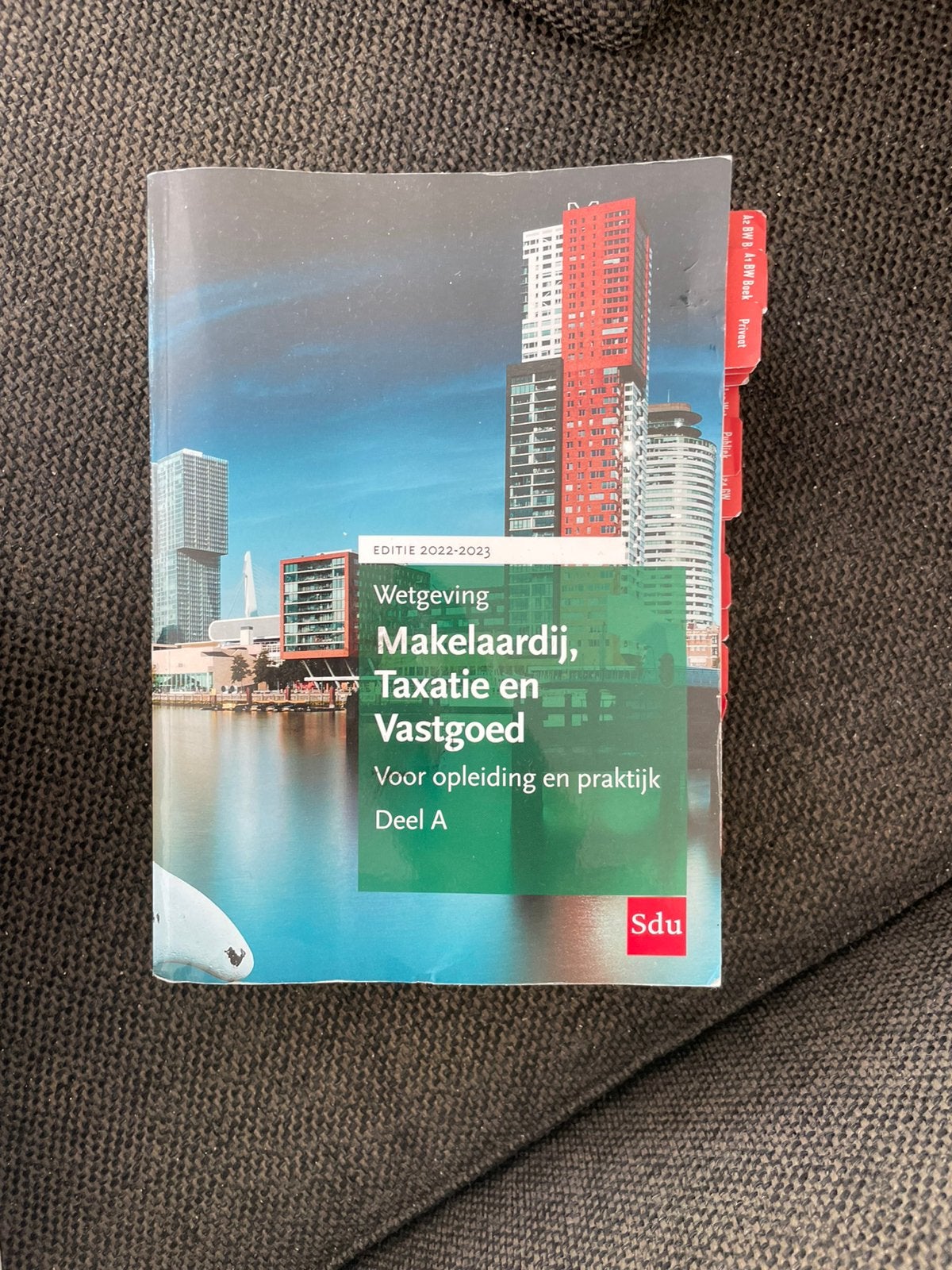 Assistent makelaar studieboeken, Ophalen of Verzenden, Beta, Zo goed als nieuw, HBO