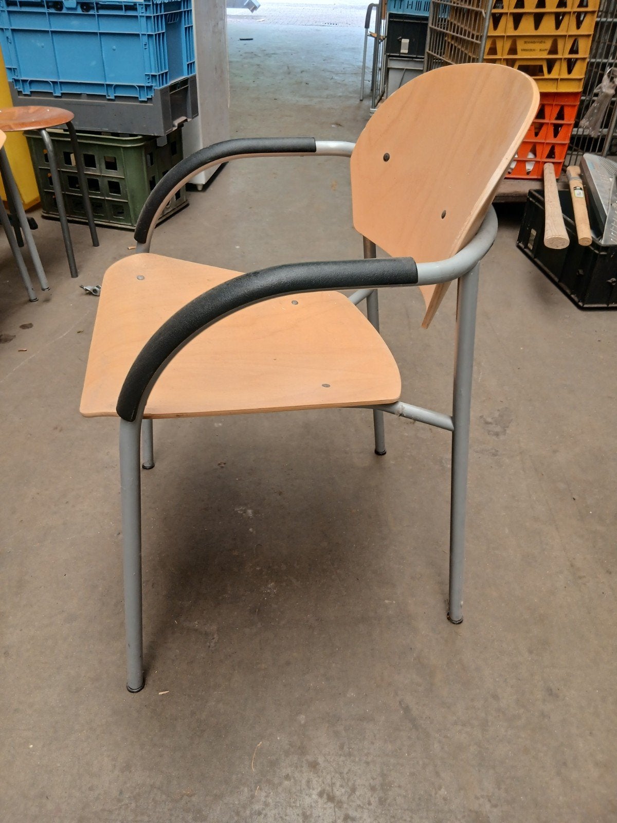 3x Houten stoelen met metalen frame, zithoogte 49 cm, Huis en Inrichting, Stoelen, Ophalen, Gebruikt, Overige kleuren, Drie