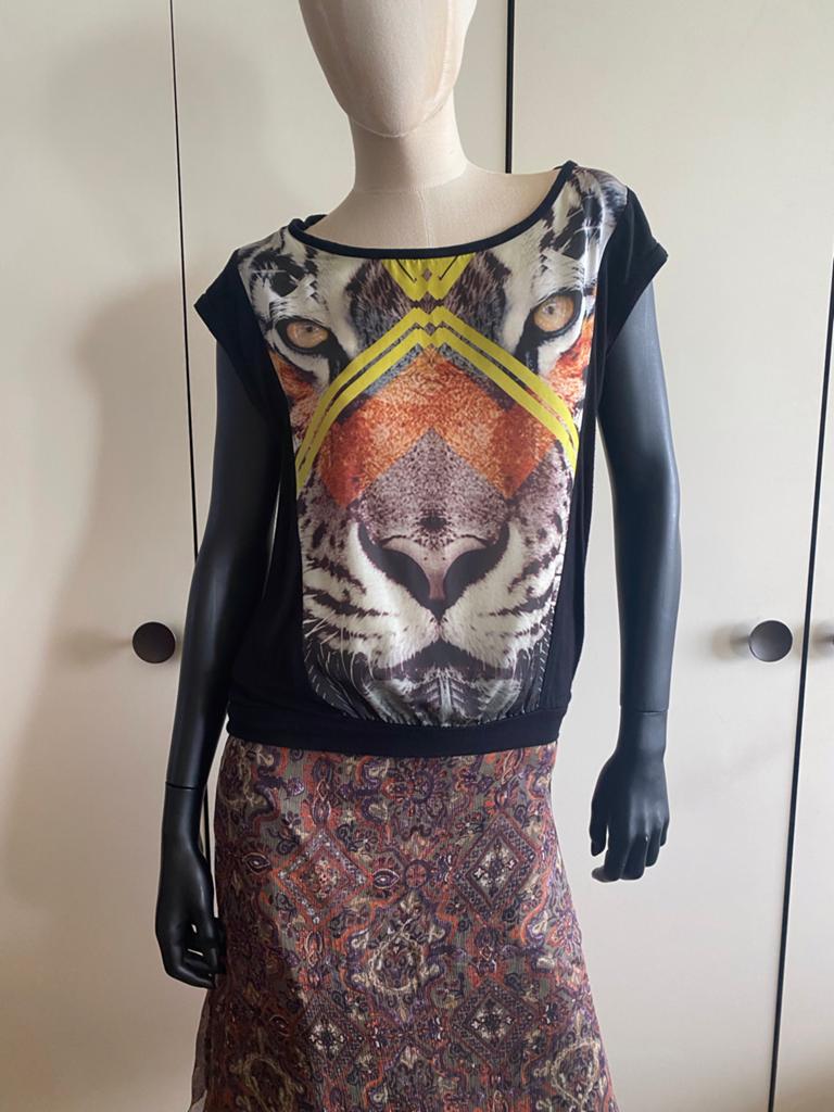 Zwarte top met tijgerprint - Maat M van merk Berschka, Kleding | Dames, Tops, Ophalen of Verzenden, Zo goed als nieuw, Maat 38/40 (M)