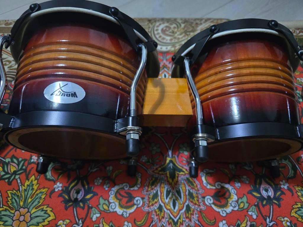 Mooie Bongo. Mooi design prachtig geluid!, Muziek en Instrumenten, Ophalen of Verzenden, Zo goed als nieuw, Trommel