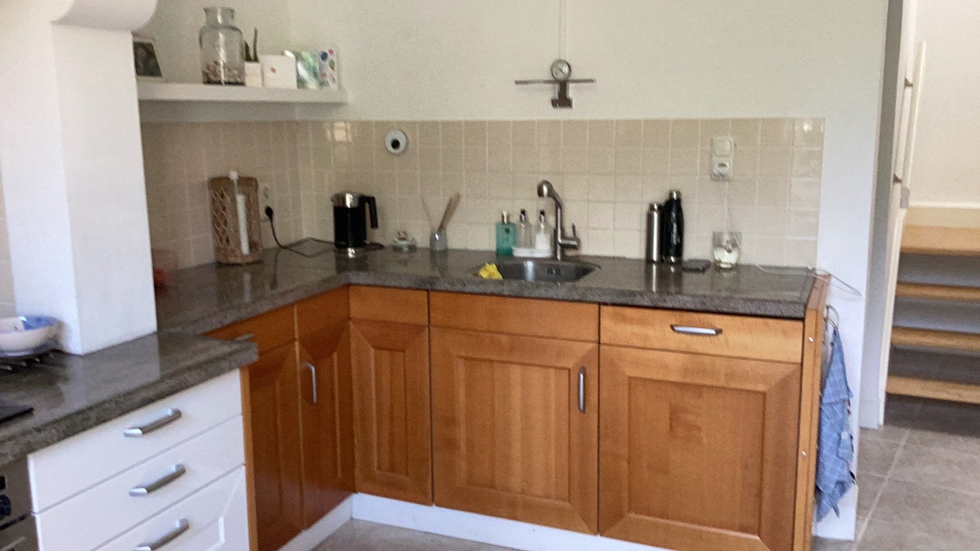 Te koop keuken met losse hoge voorraadkast, Ophalen, Gebruikt, Wit, Hoekkeuken