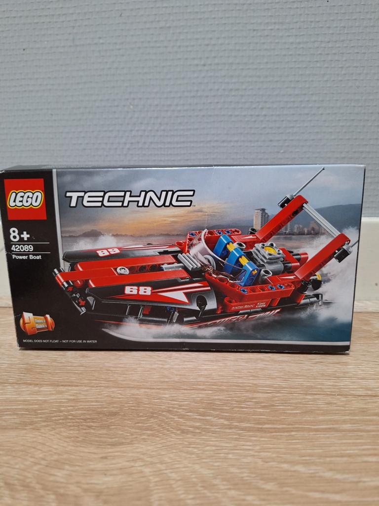 LEGO Technic 42089 Powerboot - Zo goed als nieuw, Kinderen en Baby's, Speelgoed | Duplo en Lego, Zo goed als nieuw, Lego, Complete set
