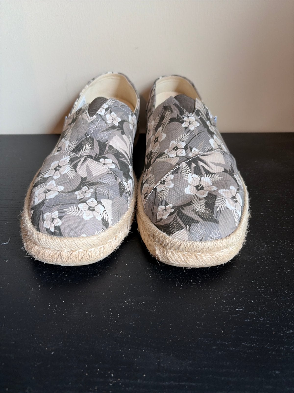 Toms Espadrilles Maat 44 Bruin met Bloemenprint - Ongedragen, Bruin, Nieuw, Ophalen of Verzenden, Espadrilles of Moccasins