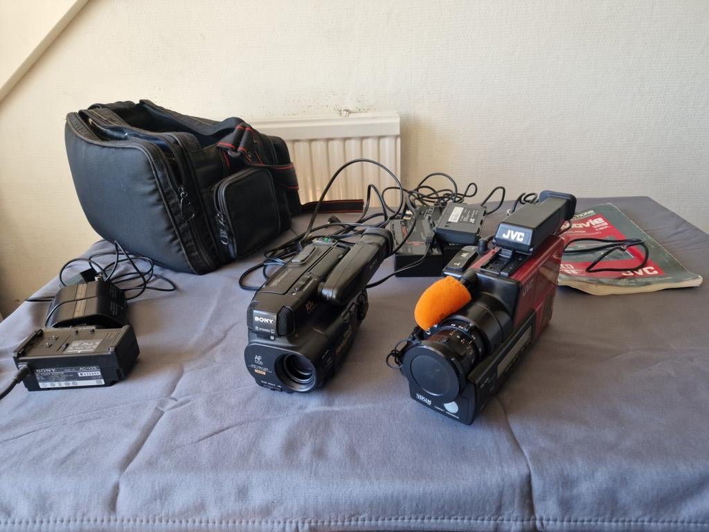 Camcorder Set – Sony Handycam Video8 + JVC VideoMovie, Audio, Tv en Foto, Videocamera's Digitaal, Mini dv, JVC, Niet werkend, Camera