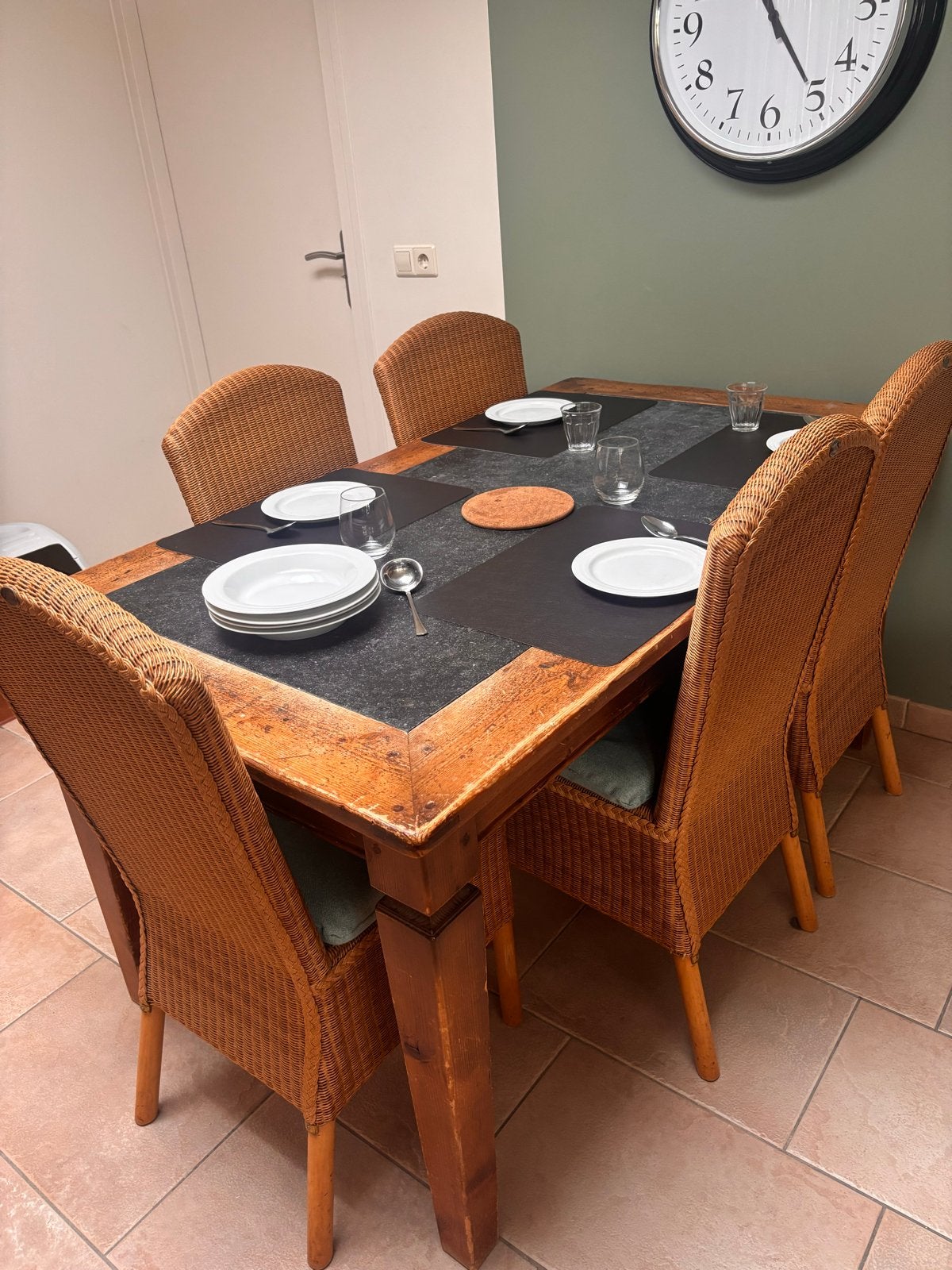 Arduin (hardsteen) tafel met 5 stoelen, Ophalen, Overige materialen, Gebruikt, 50 tot 100 cm