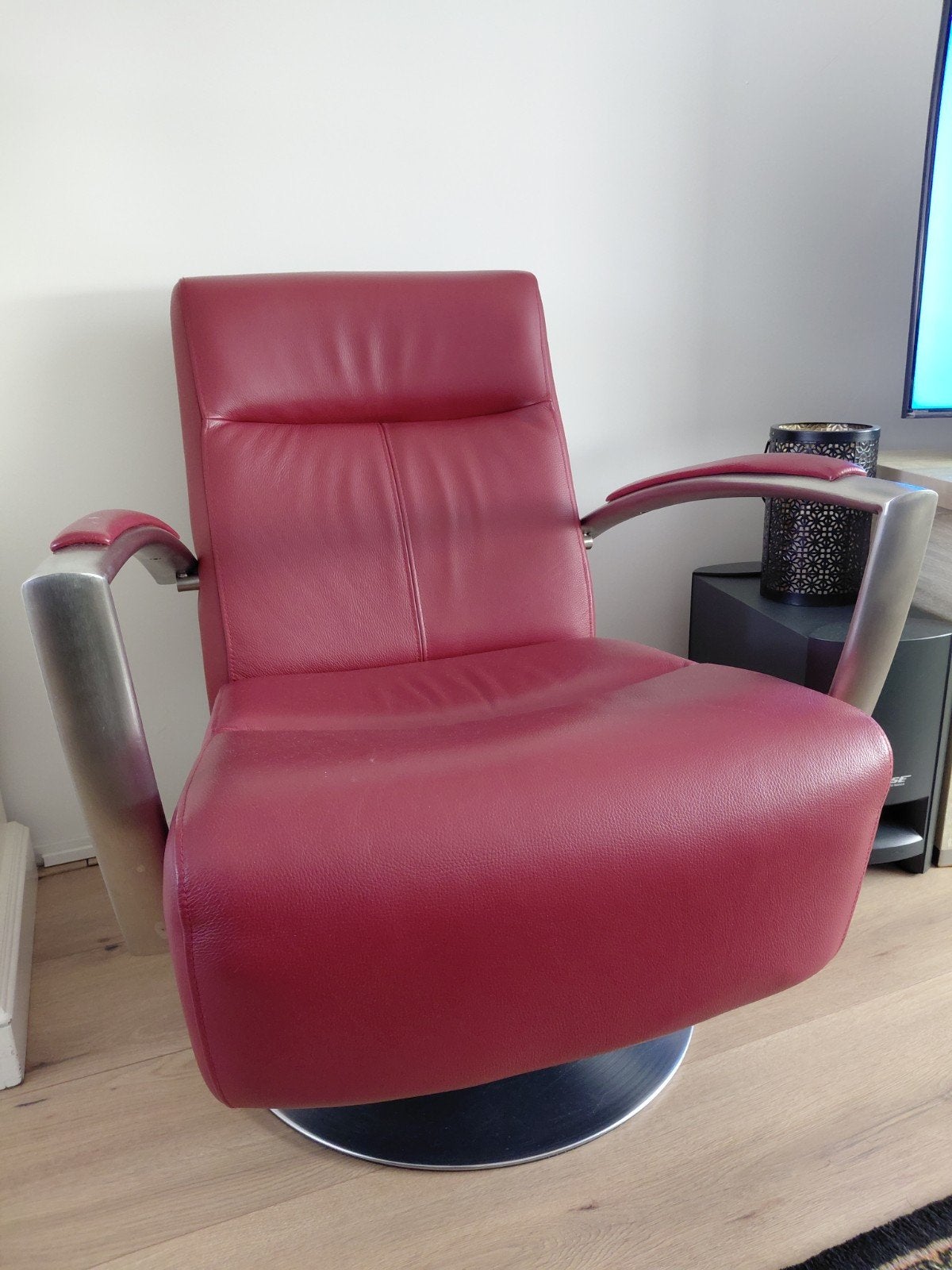 Leren rode draaifauteuil met rvs voet ., Huis en Inrichting, Ophalen, Minder dan 75 cm, Leer, Zo goed als nieuw