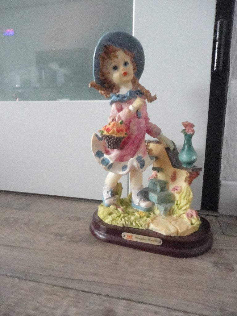 MOOI GROOT VINTAGE BEELD VAN MEISJE //HENGHU CRAFTS, Antiek en Kunst, Kunst | Beelden en Houtsnijwerken, Ophalen of Verzenden