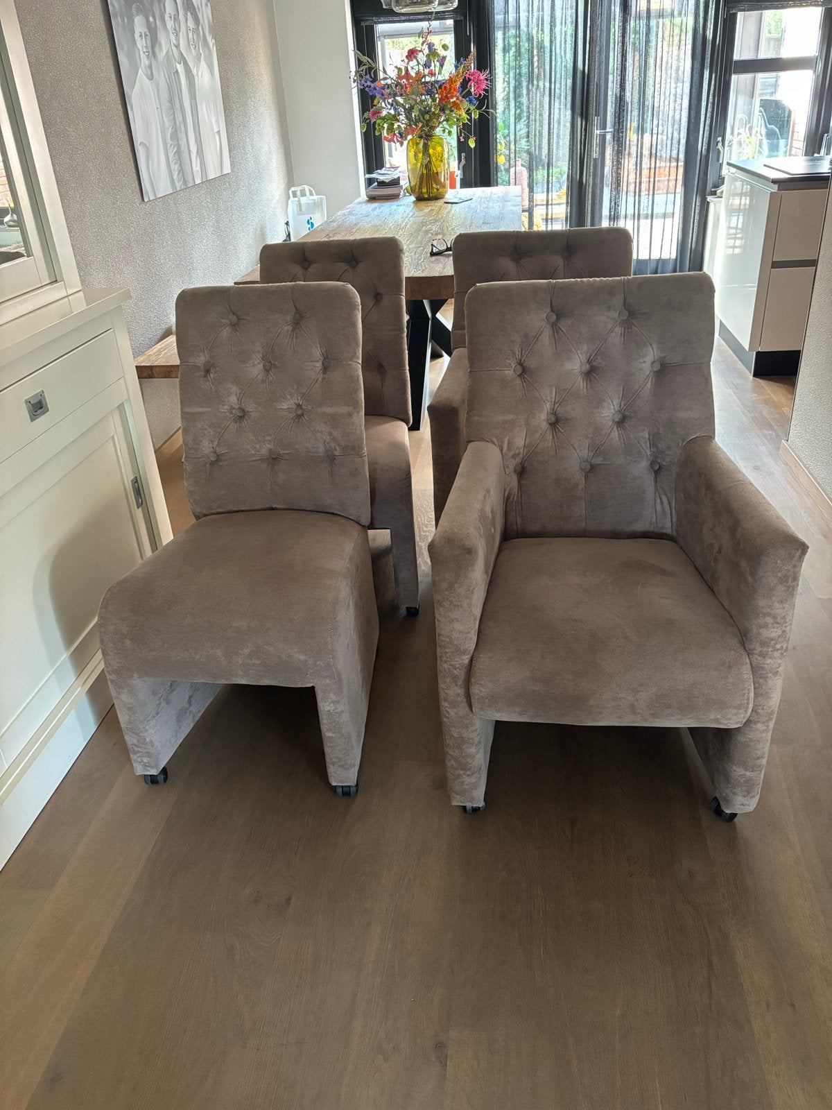 4 Urban sofa taupe eetkamerstoelen met wieltjes, Bruin, Ophalen of Verzenden, Zo goed als nieuw, Vier