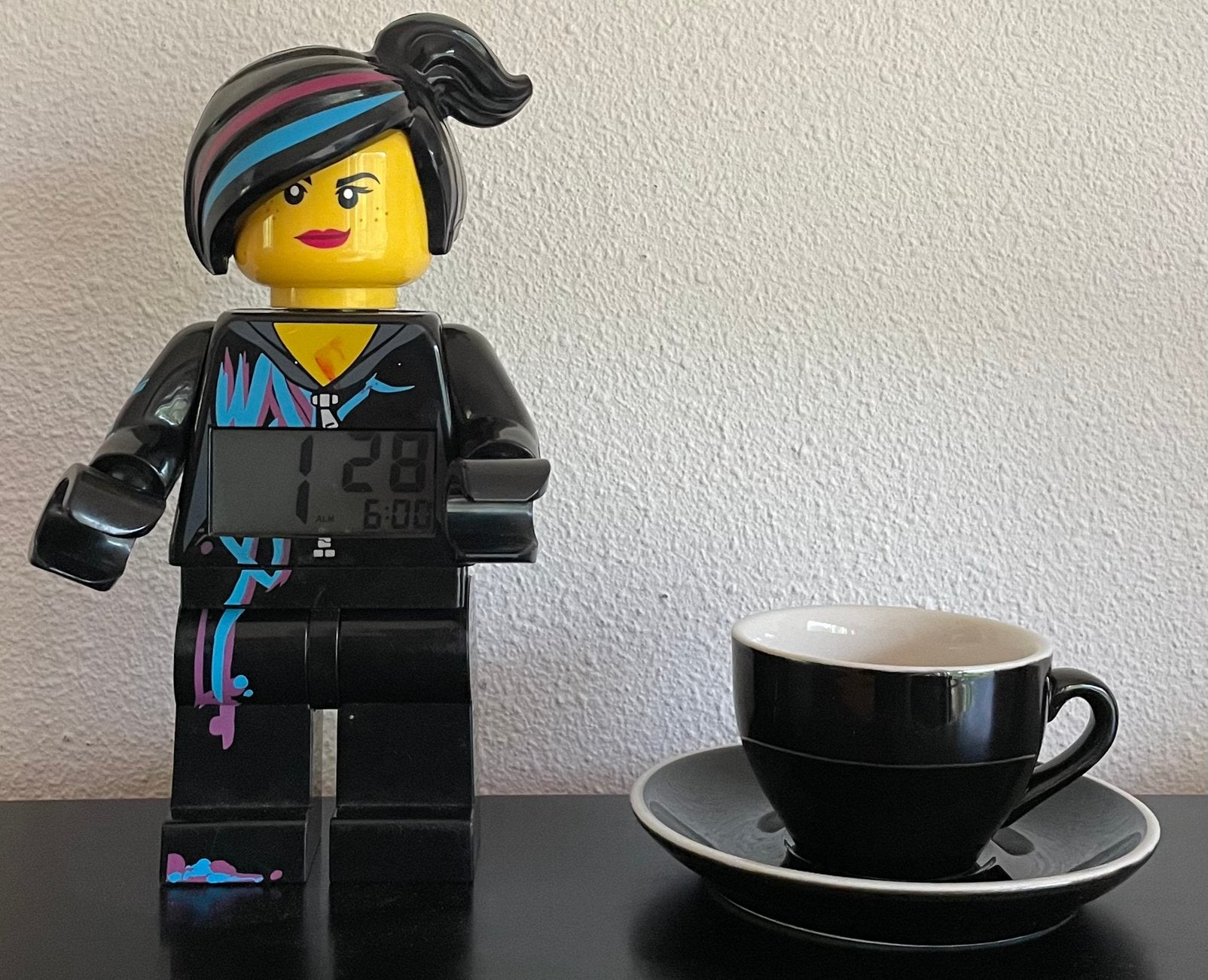 Lego grote figuur wildstyle punk rock vrouw klok 25 cm, Ophalen of Verzenden, Lego, Overige thema's