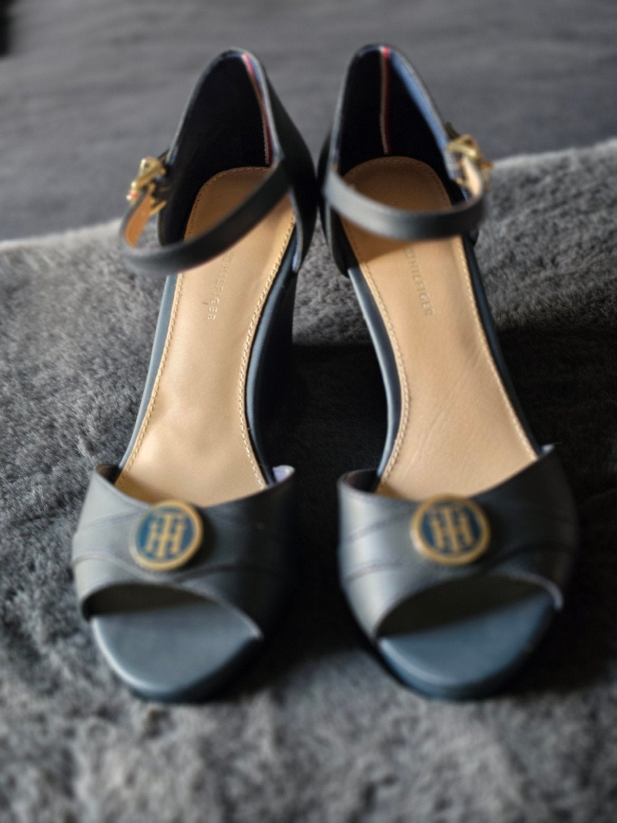 Tommy Hilfiger leren sleehakken donkerblauw – maat 38, Ophalen of Verzenden, Zo goed als nieuw, Blauw, Sandalen of Muiltjes