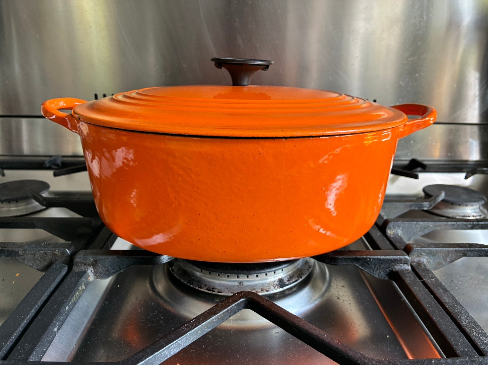 Le Creust gietijzeren braadpan / ovaal / 27 cm / igs, Ophalen of Verzenden, Zo goed als nieuw, Gietijzer