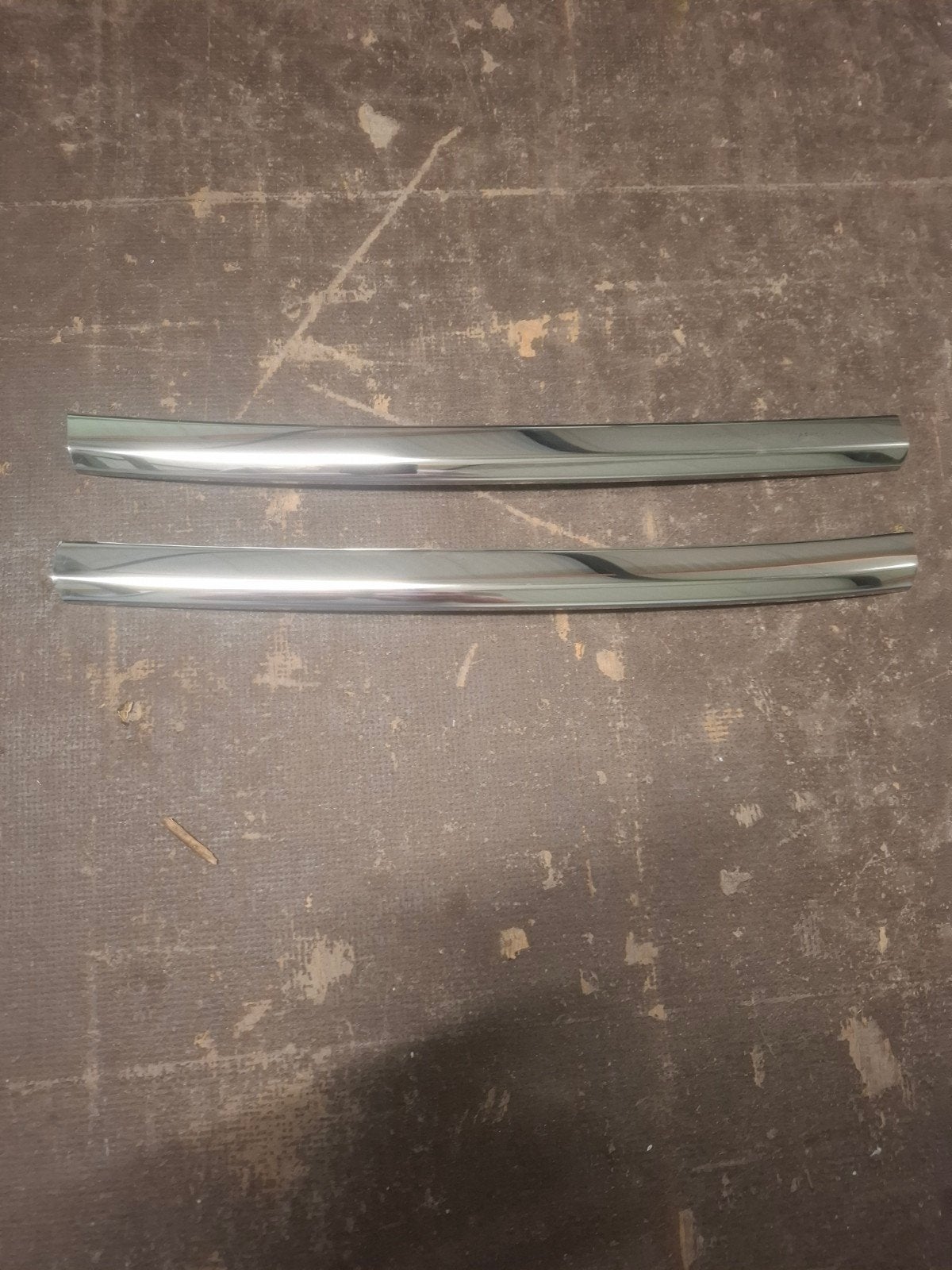 Chroom strip voorin de gril vw caddy, Ophalen