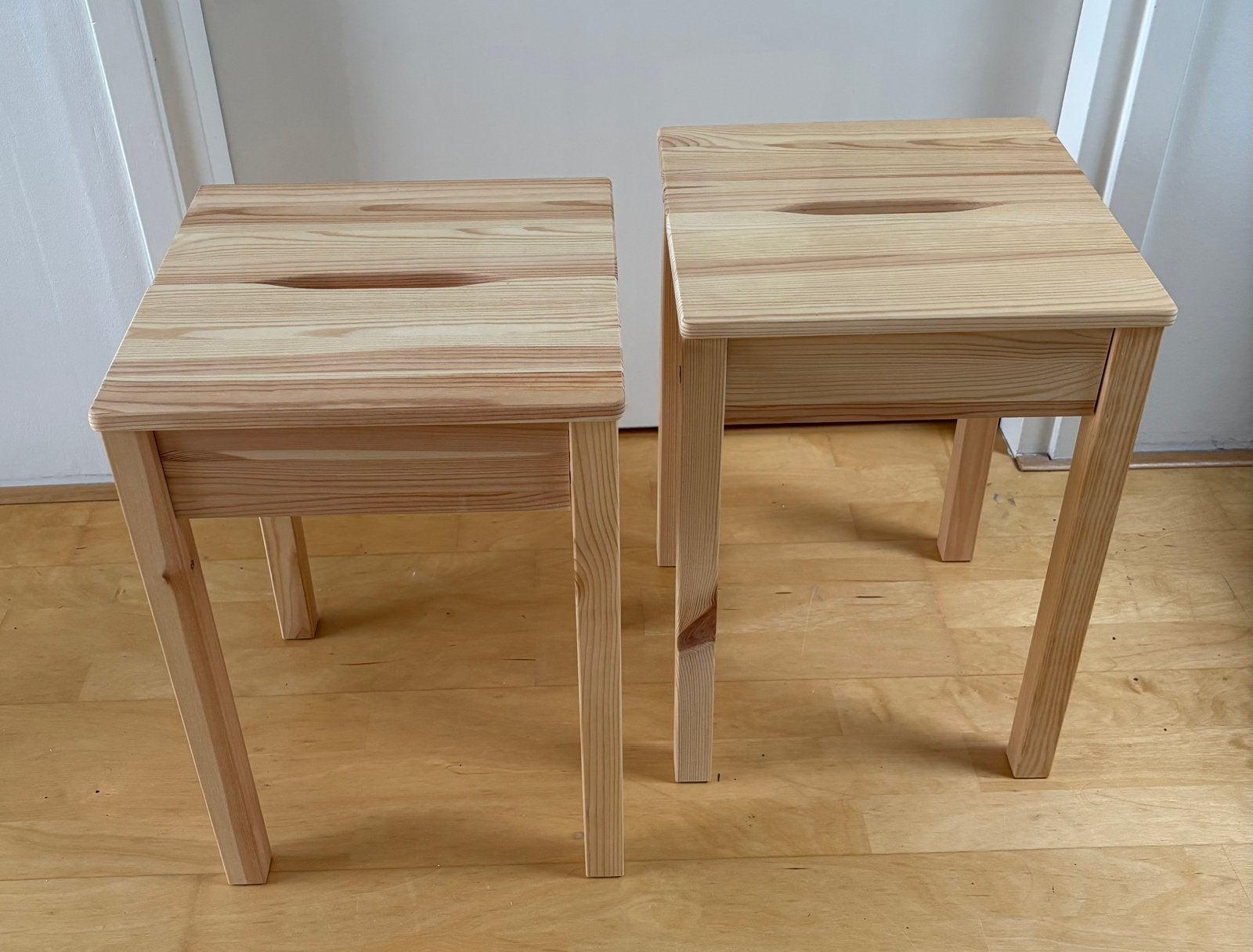 Twee nieuwe Hägernäs krukjes van Ikea voor €10., Huis en Inrichting, Krukjes, Ophalen, Nieuw, Hout