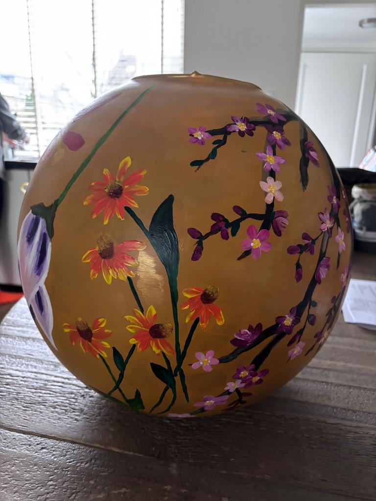 Handgeschilderde decoratieve vaas met bloemen, Ophalen of Verzenden, Nieuw, Overige kleuren, Minder dan 50 cm