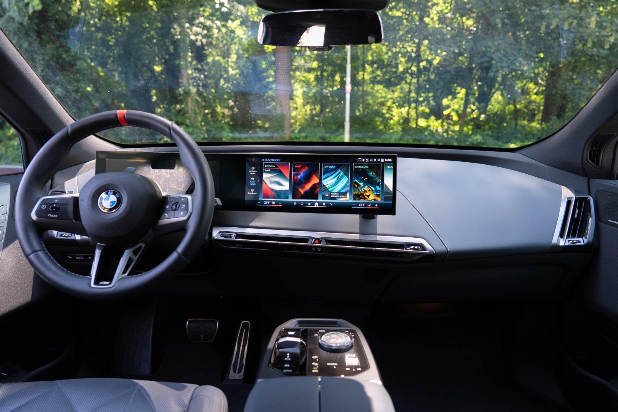 Foto 6 van BMW iX xDrive M70 112 kWh | Suite Amido | Snelwegassistent*