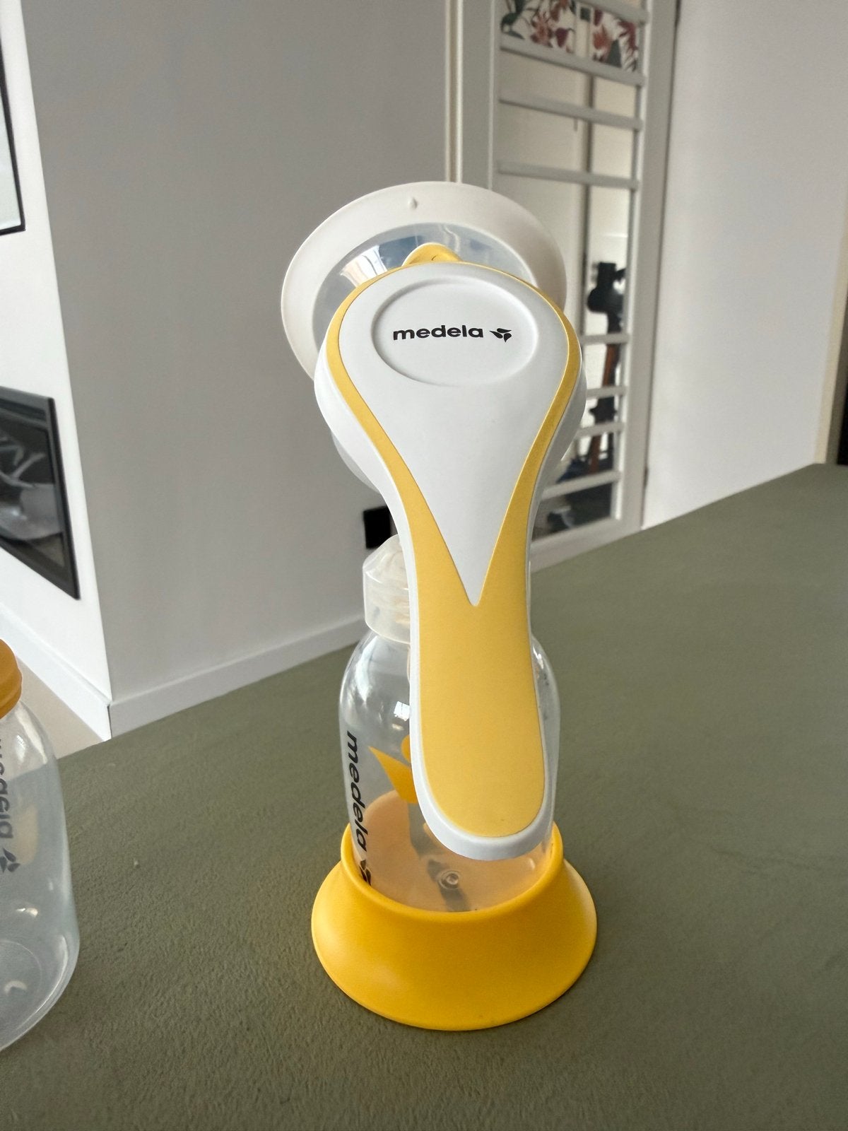 Medela Harmony handkolf met 3 flesjes, Medela, Borstkolf, Ophalen of Verzenden, Zo goed als nieuw