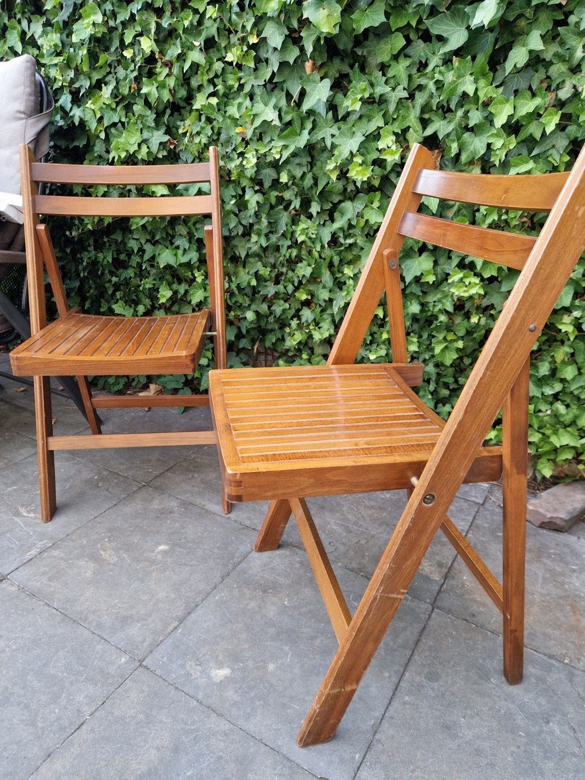 Twee vintage houten klapstoelen, Huis en Inrichting, Stoelen, Ophalen, Gebruikt, Twee, Bruin