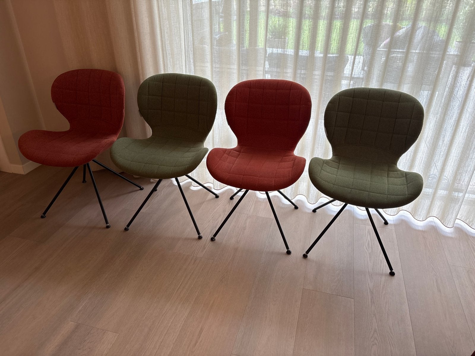 Vier Zuiver OMG stoelen in oranje en groen, Huis en Inrichting, Stoelen, Ophalen, Gebruikt, Overige kleuren, Vier
