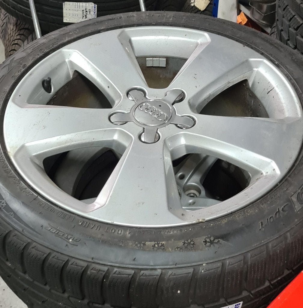Audi A3 Winterset - 17 inch Velgen + Nexen Banden, Ophalen, Gebruikt, Seat