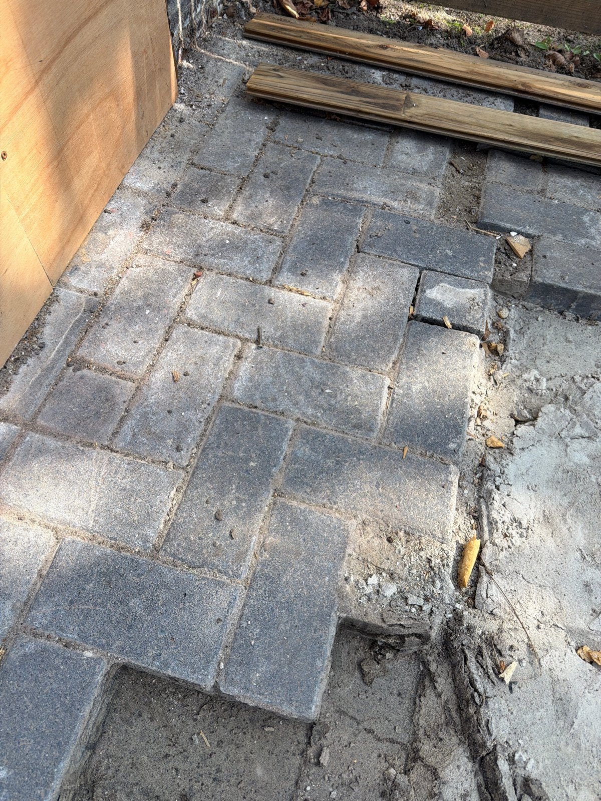 Gratis!!!!!Gebruikte betonnen klinkers voor oprit of terras, Tuin en Terras, Tegels en Klinkers, Ophalen, Gebruikt, Klinkers, 10 m² of meer