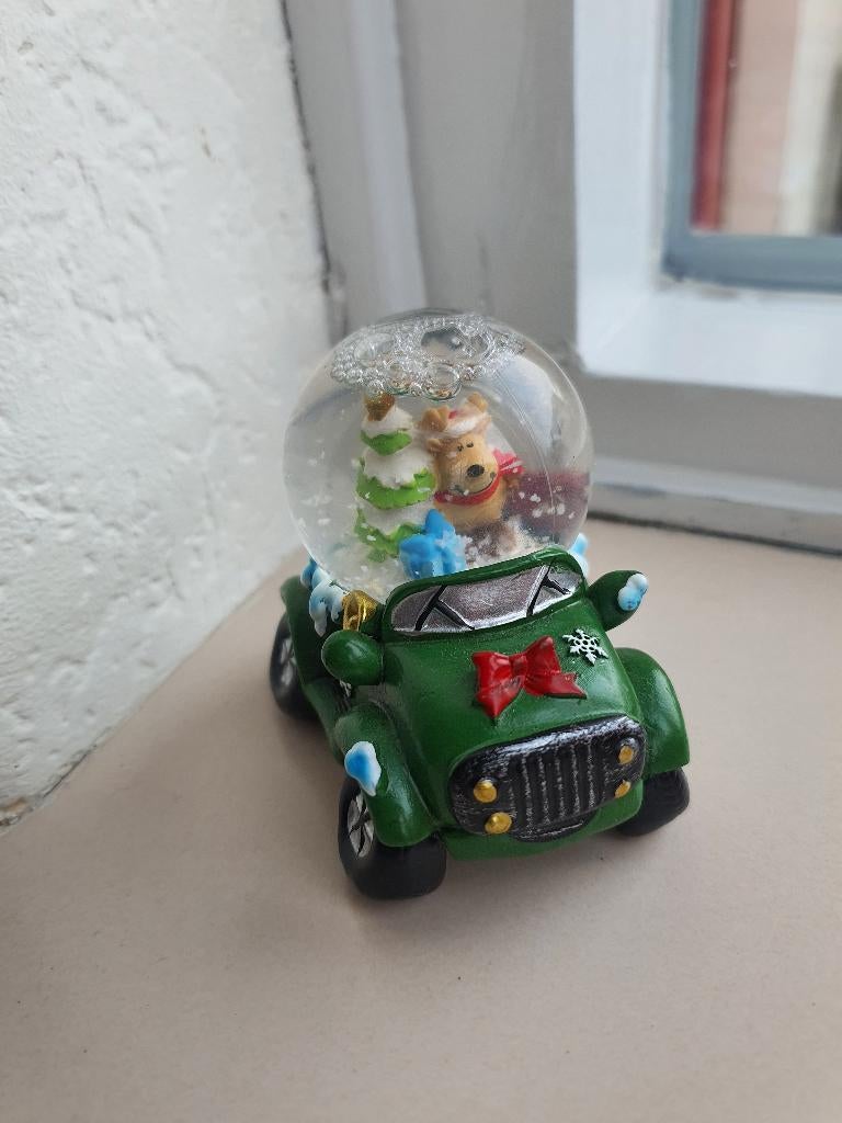 Kerst sneeuwbol in groene auto met rendier, Ophalen of Verzenden