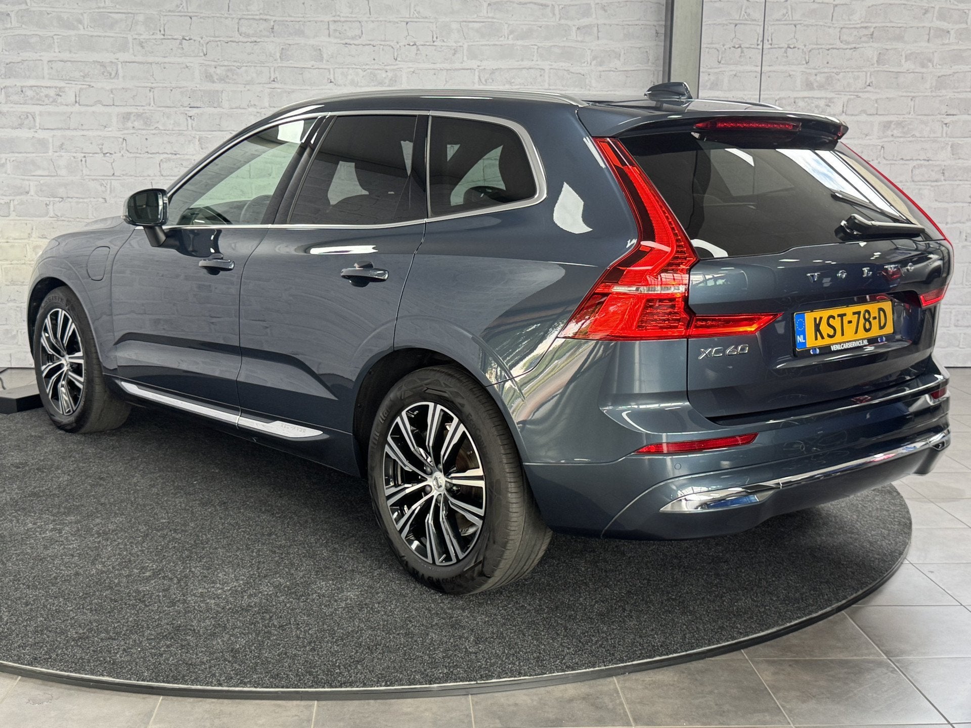 Volvo XC60 2.0 Recharge T8 AWD Inscription Luchtvering B&W P, Auto's, Automaat, Stof, Gebruikt, 1969 cc