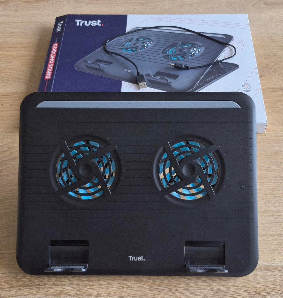 Trust Cyclone Cooling Stand voor laptop / tablet zgan, Ophalen of Verzenden, Zo goed als nieuw, Trust, In hoogte verstelbaar