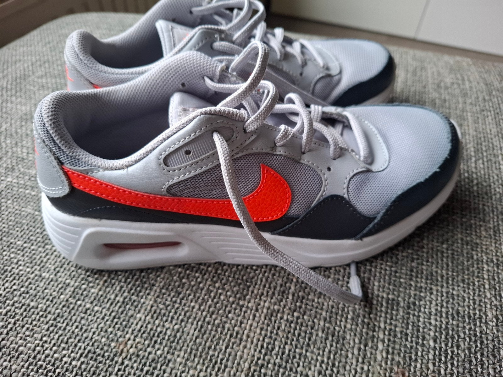 Nike sneakers maat 38 - Grijs met oranje accenten, Ophalen of Verzenden, Grijs